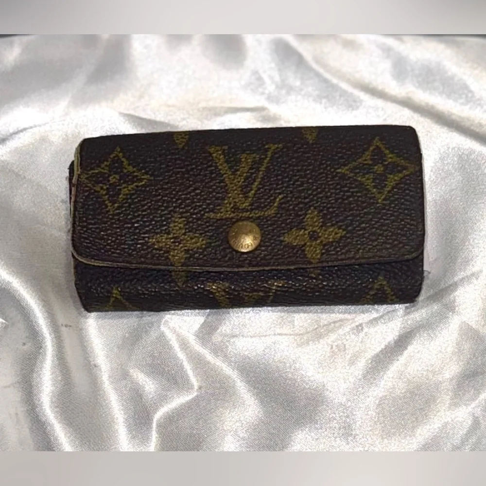 LOUIS VUITTON MONOGRAM KEY HOLDER / WALLET - Picture 16 of 16